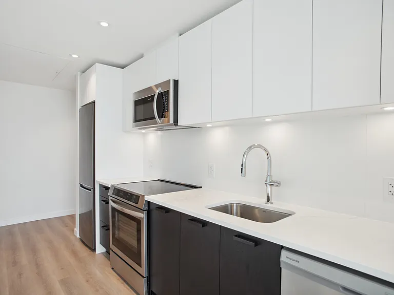 150 Braid St — Photo 21
