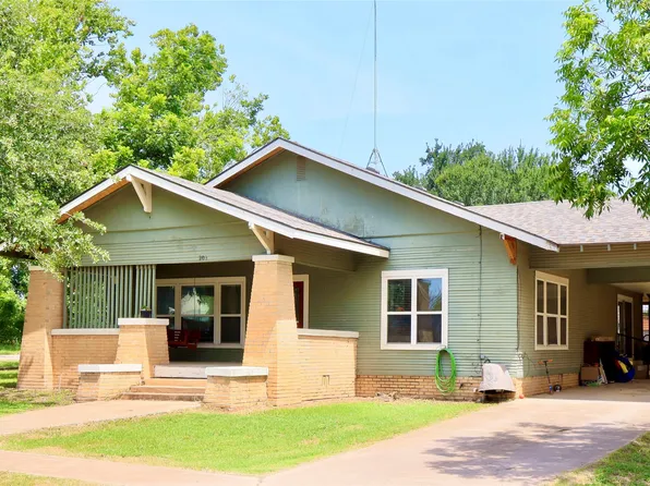 203 Bennett St E, Strawn, TX 76475