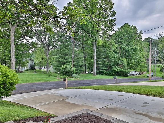 5th image of 307 Barnett Dr