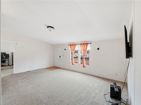4th image of 2862 Eagle Point Dr