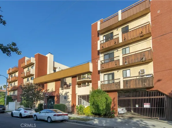 8710 Independence Ave APT 302, Canoga Park, CA 91304