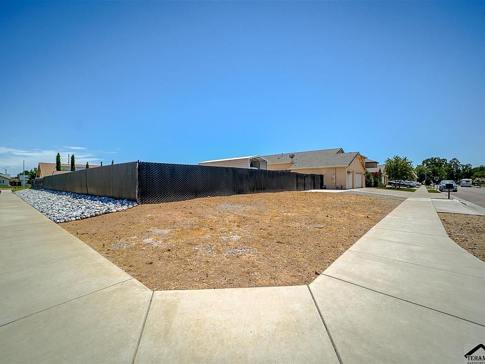 2nd image of 685 Larie Ln