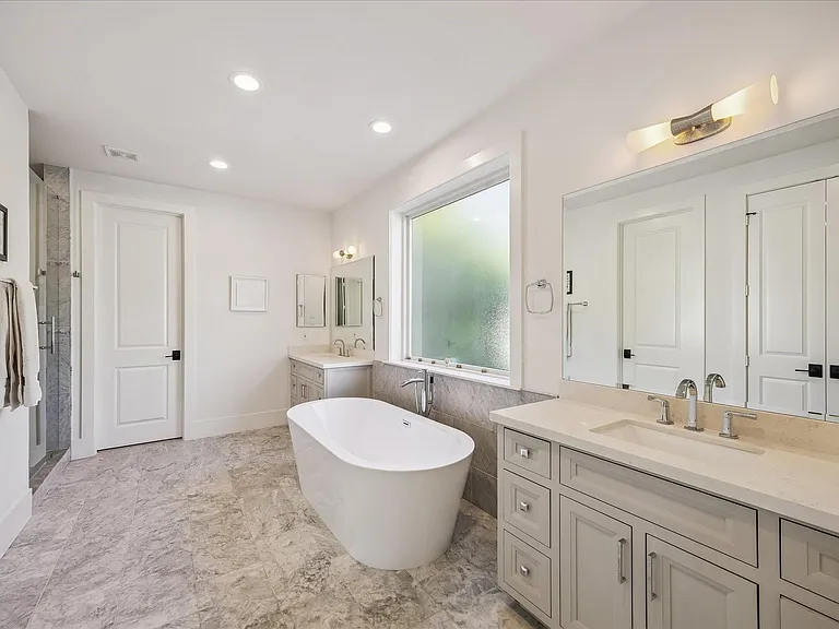 3020 University Blvd — Photo 13
