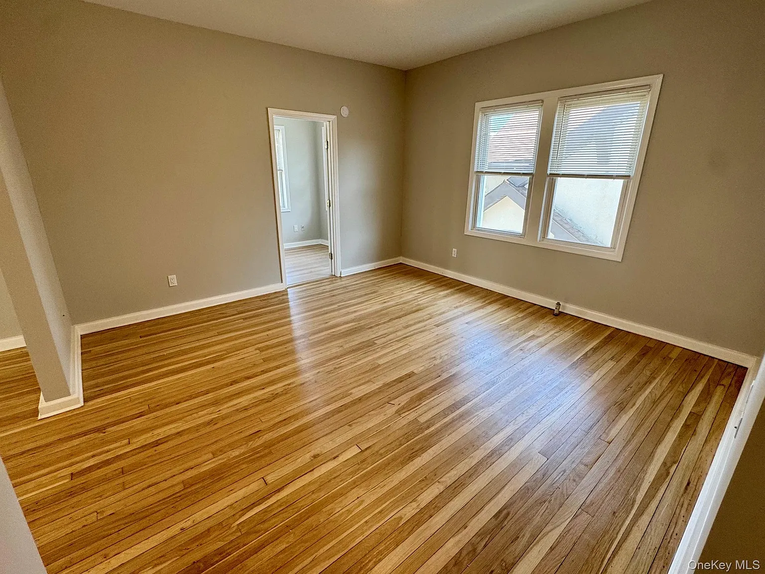 4 bed, 1.0 bath, 1400 sqft, $3,850 — Photo 2