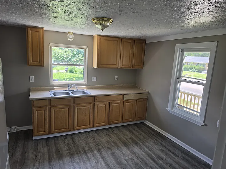 2612 N Gettysburg Ave — Photo 5