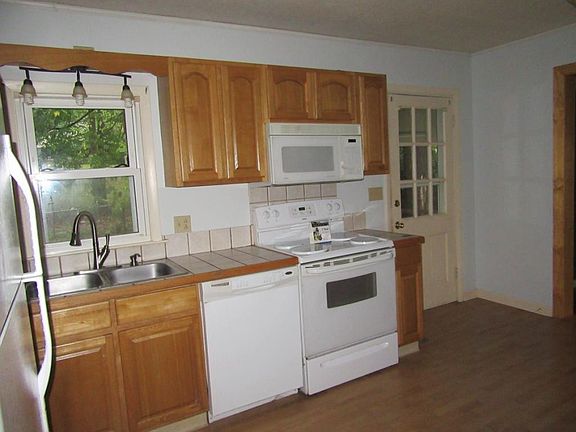5th image of 3828 Summitt Dr