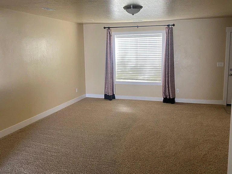 525 W 980 N — Photo 10