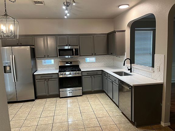 3rd image of 2109 Rockland Dr