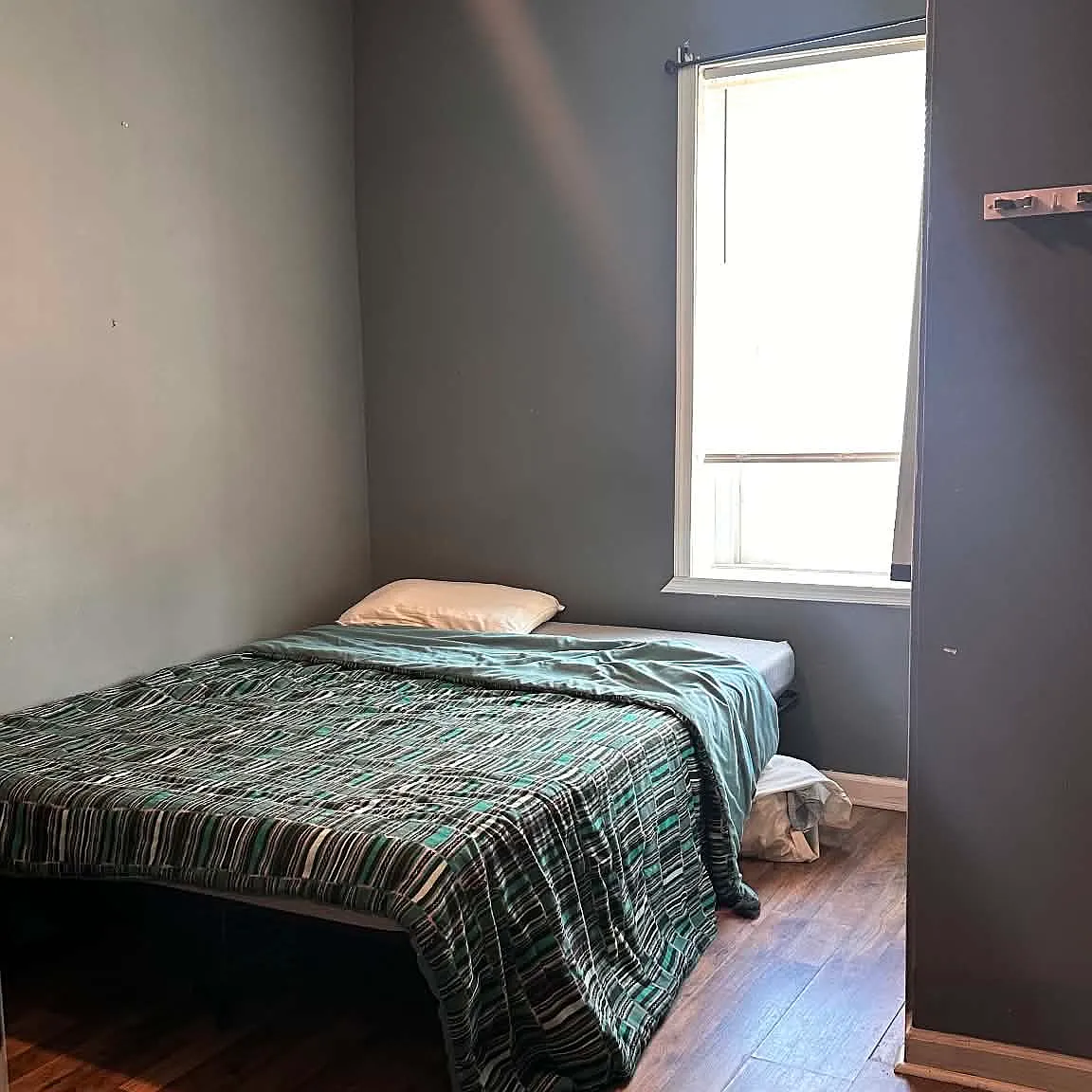 7 bed, 2988 sqft, $700 — Photo 4