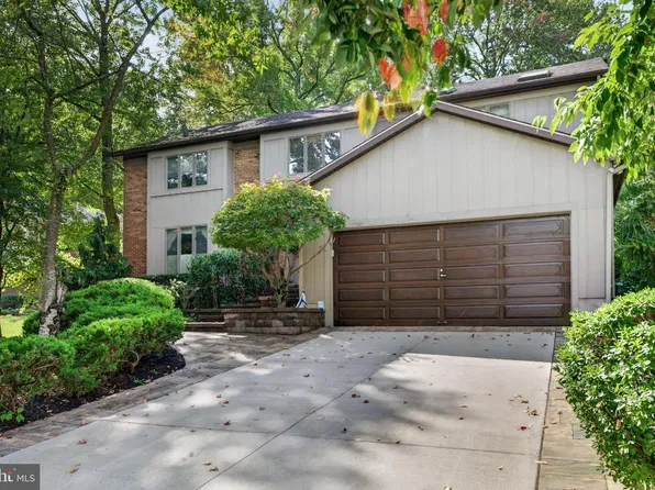 21 Teak Ct, Cherry Hill, NJ 08003