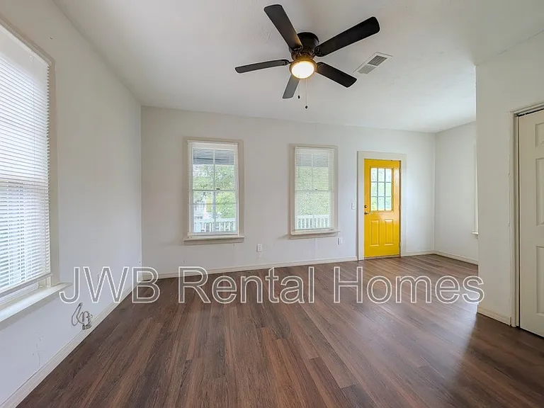 1445 Ionia St — Photo 7