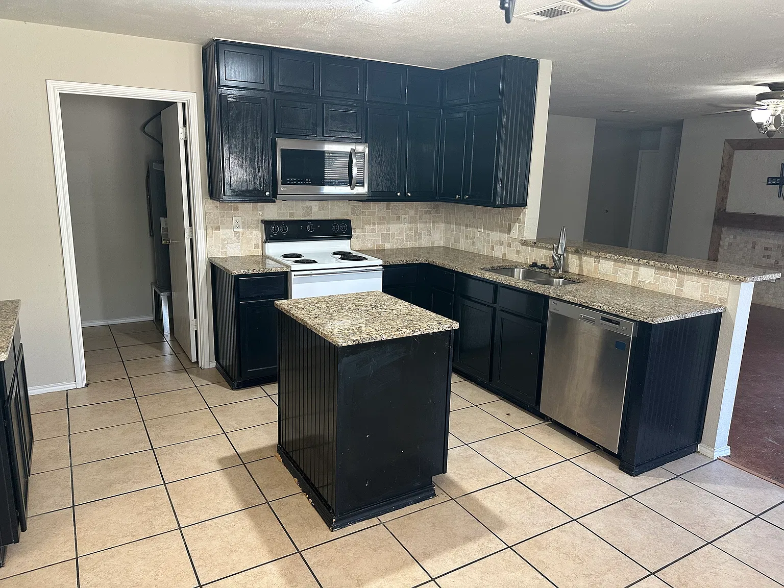 3 bed, 1462 sqft, $1,795 — Photo 2