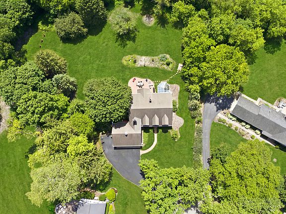 3rd image of 233 Valley Rd