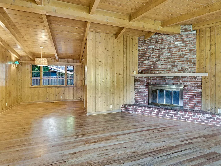 110 Laurel St — Photo 4
