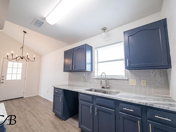 3rd image of 1358 Baylor St
