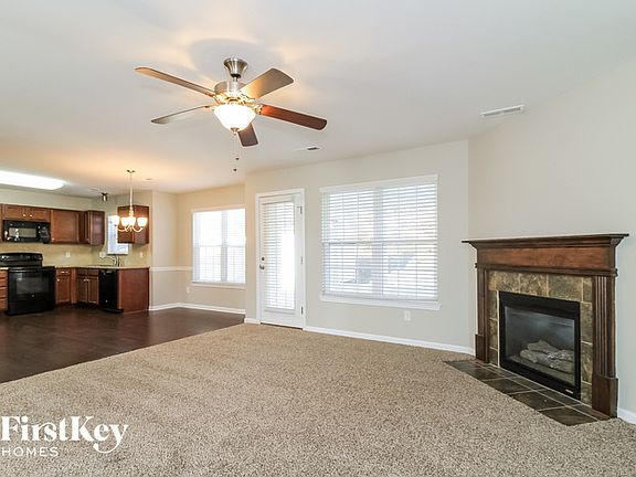 4th image of 4988 Longmont Ct