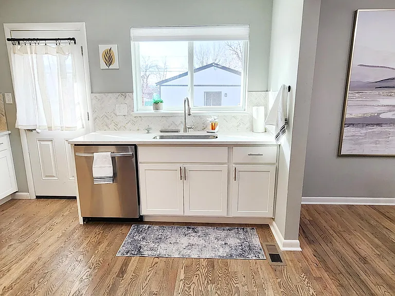 Fully equipped kitchen in furnished 5 bedroom home _ perfect for 30+ day stays and traveling professionals
