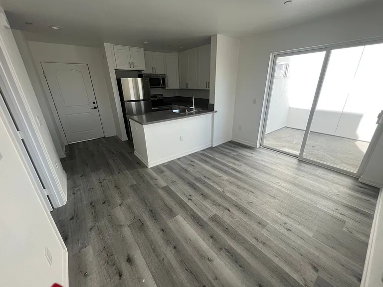 Highland Pacifica Apartments — Photo 2