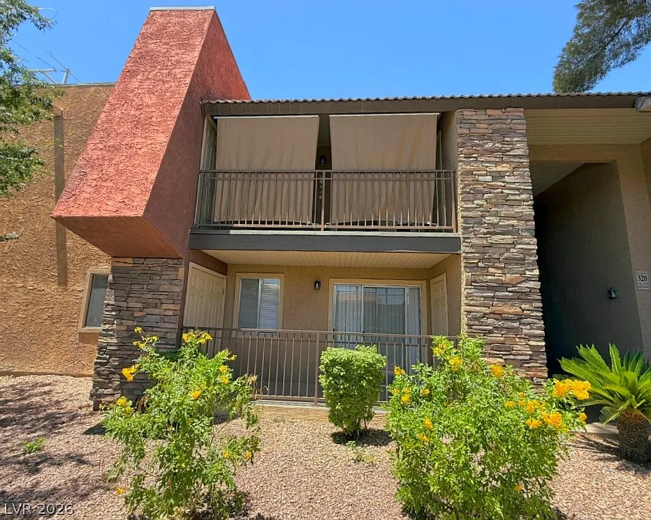 1 bed, 1.0 bath, 700 sqft, $1,200 — Photo 2
