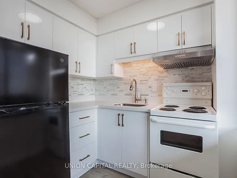 720 Spadina Ave #904 — Photo 6