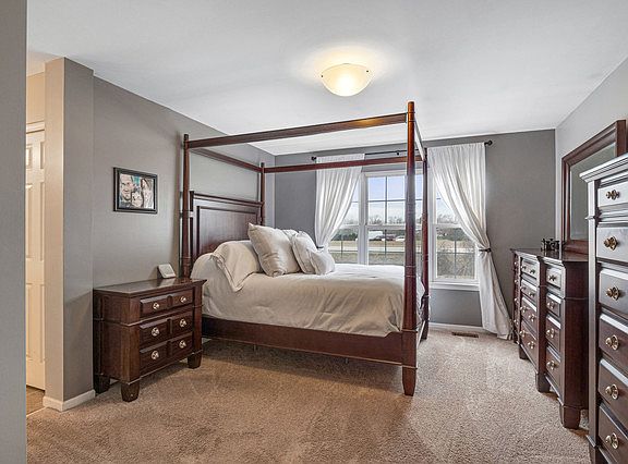 5th image of 303 S Lancelot Ln