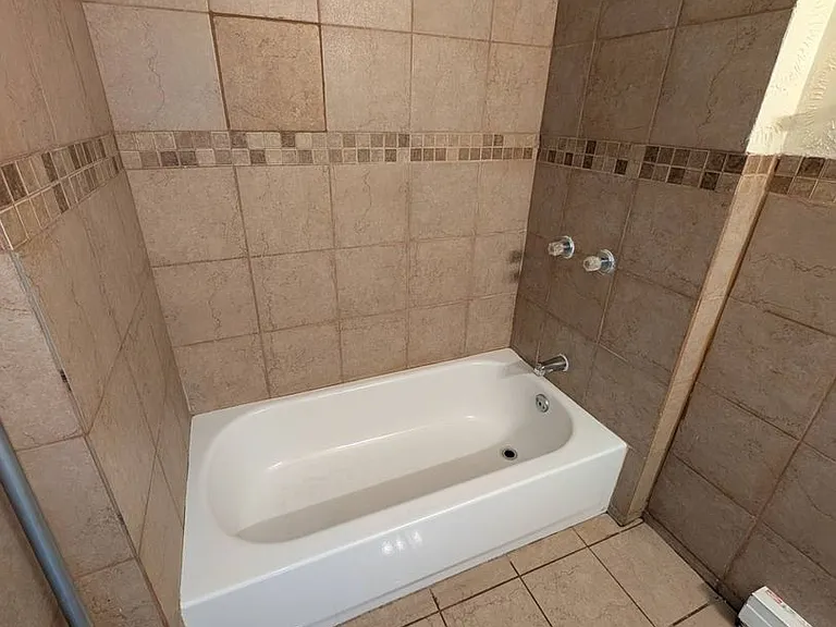 136 N Longwood St — Photo 7