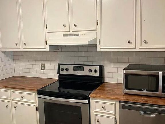 5th image of 1509 Woods Rd #B