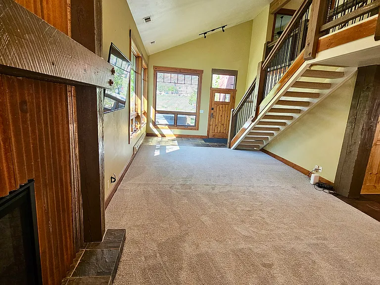 3866 Holiday Curve Dr — Photo 3