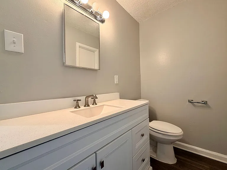 670 Hobbs Dr — Photo 8