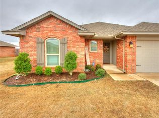 909 Hickory Stick Dr, Chickasha, OK 73018