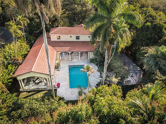 4th image of 4867 SW 82nd St