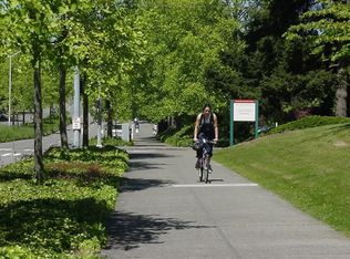 9555 College Way N, Seattle, WA 98103