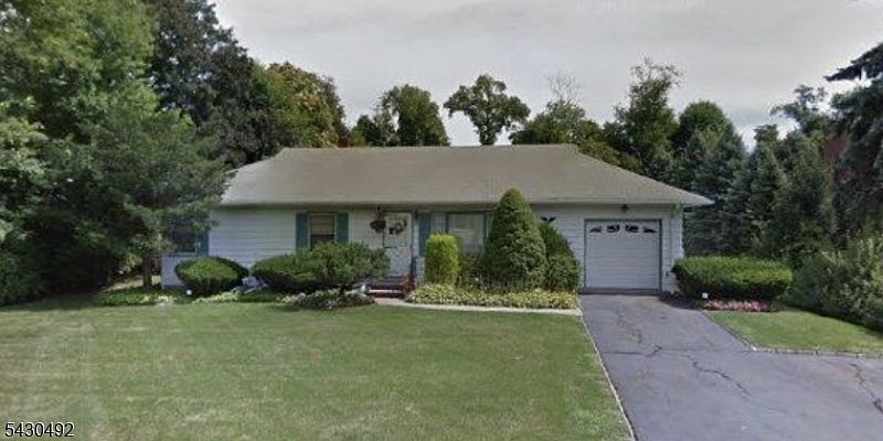 1st image of 70 Hardwick Ln