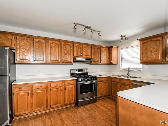 5th image of 869 Country Glen Dr