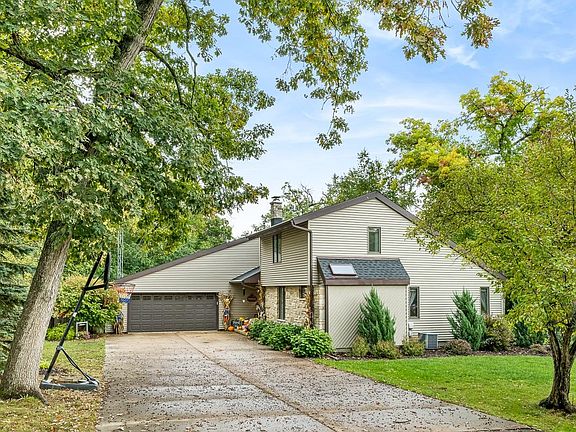 4th image of W947 Woodland Cir