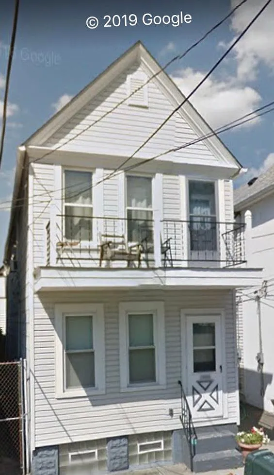1926 E 123rd St — Photo 1