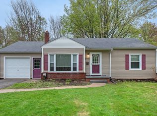 2916 Wellington Rd, Kalamazoo, MI 49008