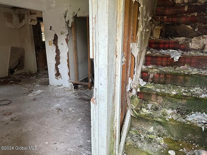3rd image of 935 Davis Terrace