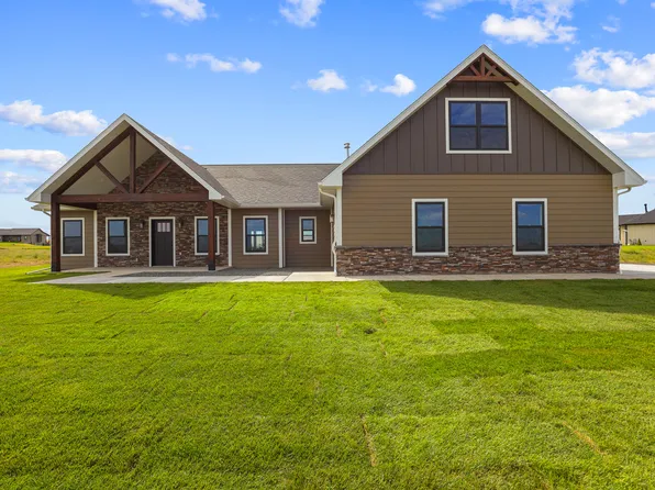 40 Platinum Ln, Great Falls, MT 59405