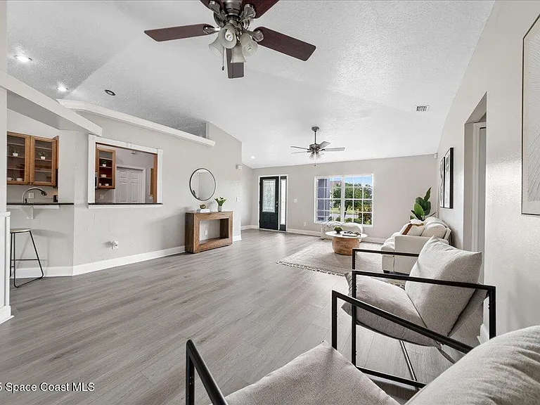897 Hunters Creek Dr — Photo 8