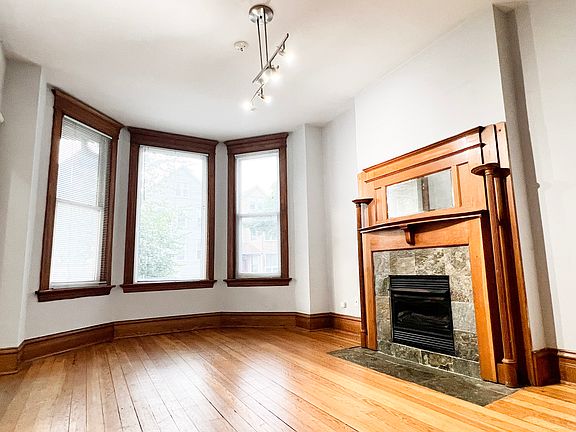3rd image of 1741 W Melrose St #Fb1