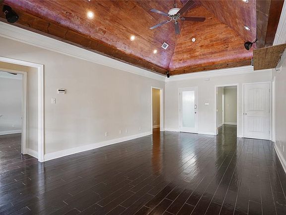 4th image of 5619 Chamberlain Dr