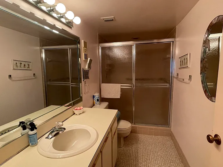 6866 Huntington Ln #305 — Photo 13