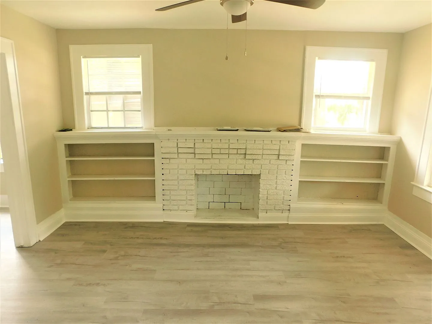 Room With Attached Bath And All Utilties Paid In $750 — Photo 4