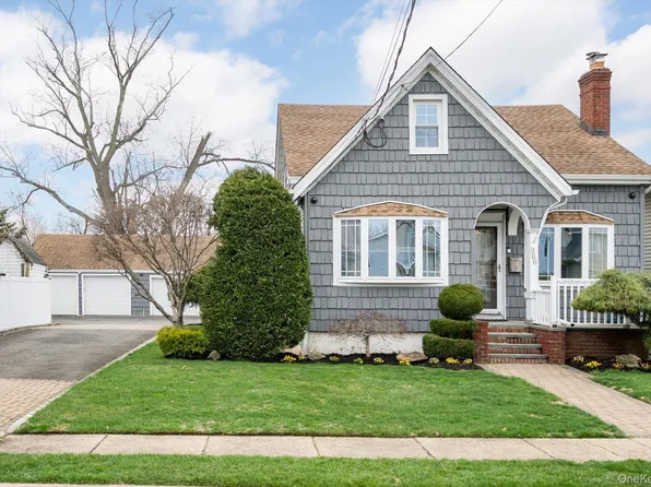 966 Tyrus Court, Merrick, NY 11566