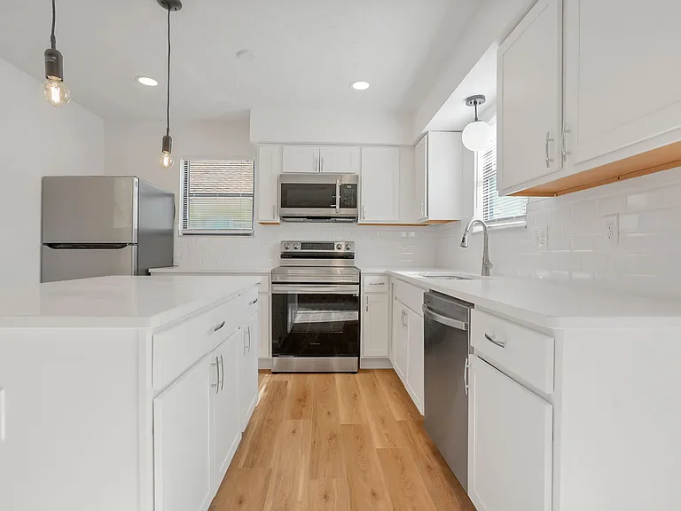 1747 Hightower Dr — Photo 12