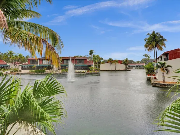 15316 Loch Isle Dr E, Miami Lakes, FL 33014