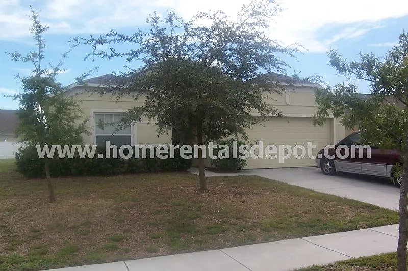 4 bed, 2.0 bath, 1816 sqft, $2,100 — Photo 2