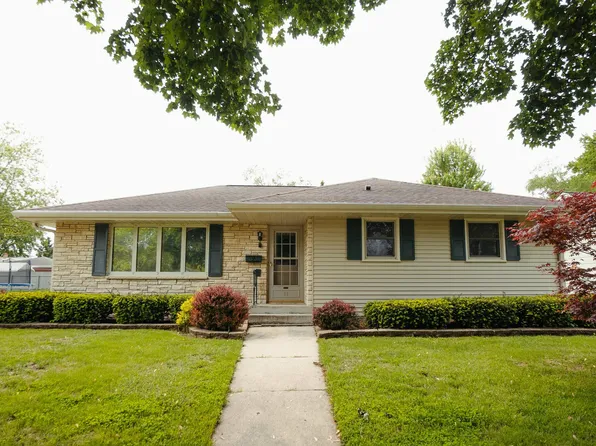 33 N Saint Josephs Ln, Fond Du Lac, WI 54935