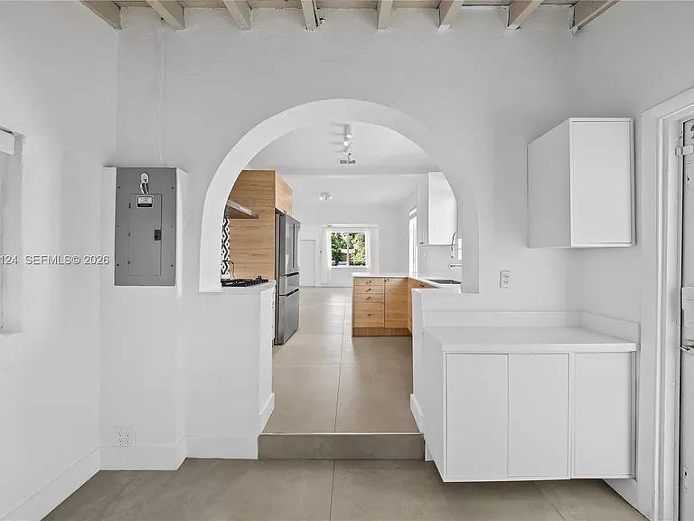 565 NW 44th St — Photo 10